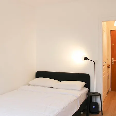 דירה Renovated & Quiet With Elevator - 5th