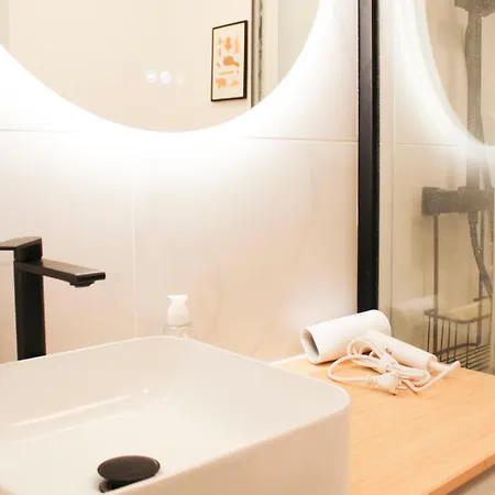Apartment Renovated & Quiet With Elevator - 5th *